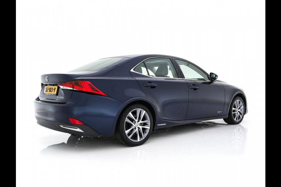 Lexus IS 300h Hybrid Business Line Aut. *PANO | LEATHER-MICROFIBRE | FULL-LED | NAVI-FULLMAP | HEATED-COMFORTSEATS | CAMERA | ECC | SHIFT-PADDLES | PDC | CRUISE | 17''ALU*