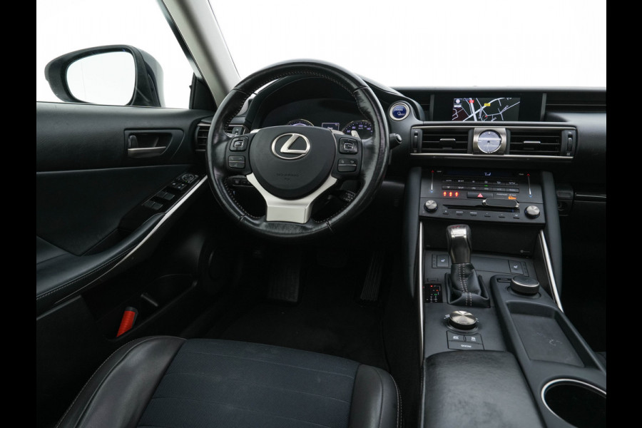 Lexus IS 300h Hybrid Business Line Aut. *PANO | LEATHER-MICROFIBRE | FULL-LED | NAVI-FULLMAP | HEATED-COMFORTSEATS | CAMERA | ECC | SHIFT-PADDLES | PDC | CRUISE | 17''ALU*