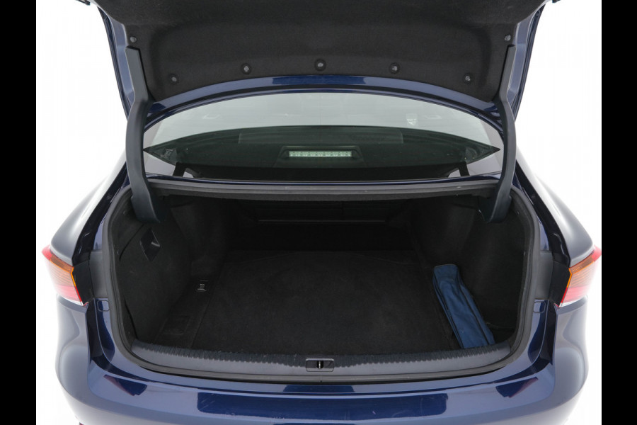 Lexus IS 300h Hybrid Business Line Aut. *PANO | LEATHER-MICROFIBRE | FULL-LED | NAVI-FULLMAP | HEATED-COMFORTSEATS | CAMERA | ECC | SHIFT-PADDLES | PDC | CRUISE | 17''ALU*