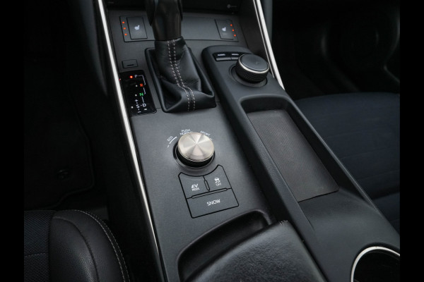 Lexus IS 300h Hybrid Business Line Aut. *PANO | LEATHER-MICROFIBRE | FULL-LED | NAVI-FULLMAP | HEATED-COMFORTSEATS | CAMERA | ECC | SHIFT-PADDLES | PDC | CRUISE | 17''ALU*