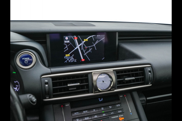 Lexus IS 300h Hybrid Business Line Aut. *PANO | LEATHER-MICROFIBRE | FULL-LED | NAVI-FULLMAP | HEATED-COMFORTSEATS | CAMERA | ECC | SHIFT-PADDLES | PDC | CRUISE | 17''ALU*