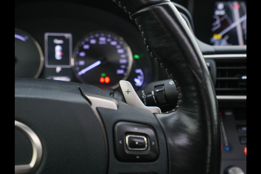 Lexus IS 300h Hybrid Business Line Aut. *PANO | LEATHER-MICROFIBRE | FULL-LED | NAVI-FULLMAP | HEATED-COMFORTSEATS | CAMERA | ECC | SHIFT-PADDLES | PDC | CRUISE | 17''ALU*