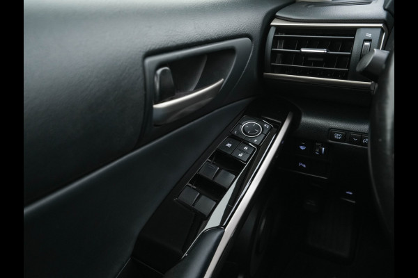 Lexus IS 300h Hybrid Business Line Aut. *PANO | LEATHER-MICROFIBRE | FULL-LED | NAVI-FULLMAP | HEATED-COMFORTSEATS | CAMERA | ECC | SHIFT-PADDLES | PDC | CRUISE | 17''ALU*