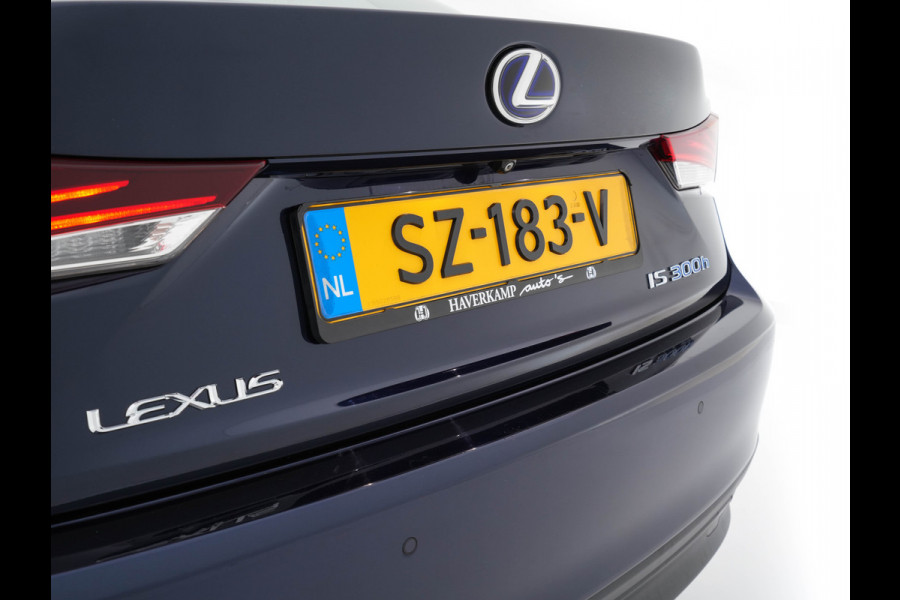 Lexus IS 300h Hybrid Business Line Aut. *PANO | LEATHER-MICROFIBRE | FULL-LED | NAVI-FULLMAP | HEATED-COMFORTSEATS | CAMERA | ECC | SHIFT-PADDLES | PDC | CRUISE | 17''ALU*
