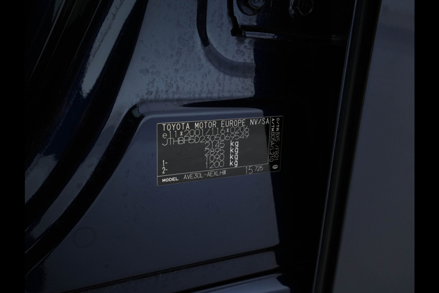 Lexus IS 300h Hybrid Business Line Aut. *PANO | LEATHER-MICROFIBRE | FULL-LED | NAVI-FULLMAP | HEATED-COMFORTSEATS | CAMERA | ECC | SHIFT-PADDLES | PDC | CRUISE | 17''ALU*