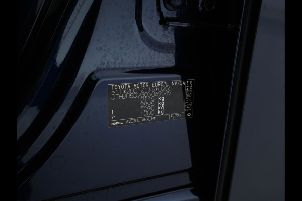 Lexus IS 300h Hybrid Business Line Aut. *PANO | LEATHER-MICROFIBRE | FULL-LED | NAVI-FULLMAP | HEATED-COMFORTSEATS | CAMERA | ECC | SHIFT-PADDLES | PDC | CRUISE | 17''ALU*