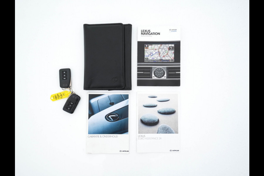 Lexus IS 300h Hybrid Business Line Aut. *PANO | LEATHER-MICROFIBRE | FULL-LED | NAVI-FULLMAP | HEATED-COMFORTSEATS | CAMERA | ECC | SHIFT-PADDLES | PDC | CRUISE | 17''ALU*