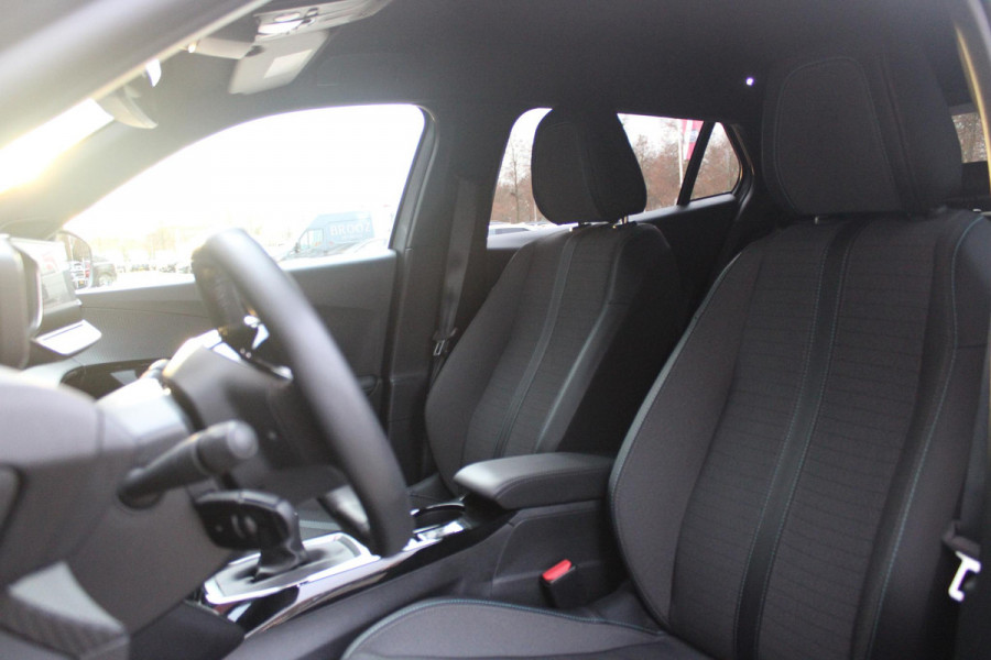 Peugeot 2008 1.2 100PK ALLURE PACK | NAVIGATIE | ACHTERUITRIJ CAMERA | APPLE CARPLAY/ANDROID AUTO | LICHTMETALEN VELGEN 17" | CRUISE CONTROL | LED KOPLAMPEN | DAB+ RADIO | CLIMATE CONTROL |