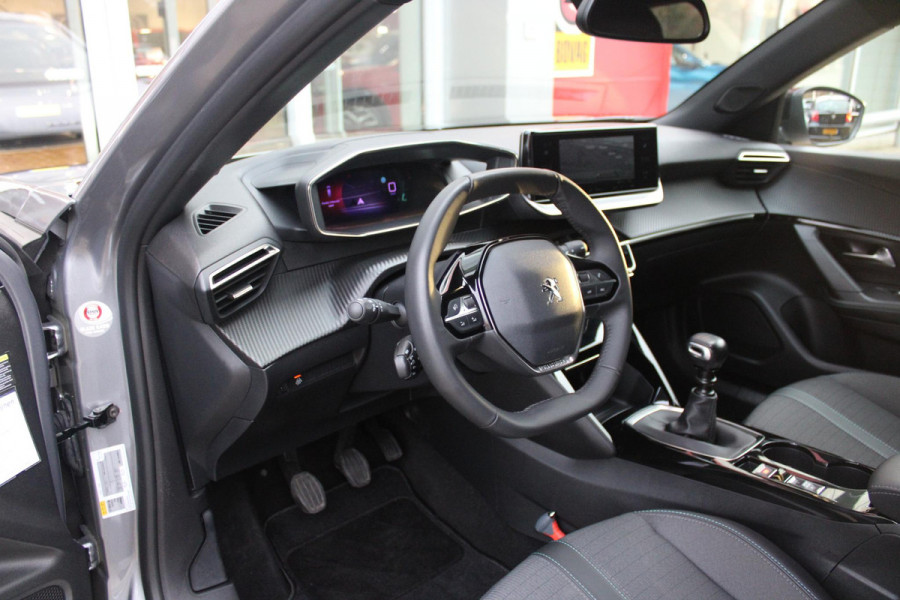 Peugeot 2008 1.2 100PK ALLURE PACK | NAVIGATIE | ACHTERUITRIJ CAMERA | APPLE CARPLAY/ANDROID AUTO | LICHTMETALEN VELGEN 17" | CRUISE CONTROL | LED KOPLAMPEN | DAB+ RADIO | CLIMATE CONTROL |