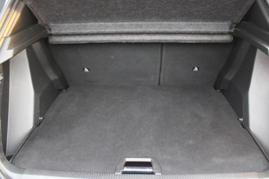 Peugeot 2008 1.2 100PK ALLURE PACK | NAVIGATIE | ACHTERUITRIJ CAMERA | APPLE CARPLAY/ANDROID AUTO | LICHTMETALEN VELGEN 17" | CRUISE CONTROL | LED KOPLAMPEN | DAB+ RADIO | CLIMATE CONTROL |