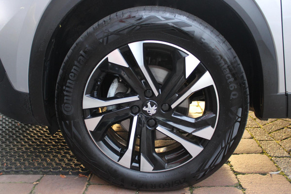 Peugeot 2008 1.2 100PK ALLURE PACK | NAVIGATIE | ACHTERUITRIJ CAMERA | APPLE CARPLAY/ANDROID AUTO | LICHTMETALEN VELGEN 17" | CRUISE CONTROL | LED KOPLAMPEN | DAB+ RADIO | CLIMATE CONTROL |