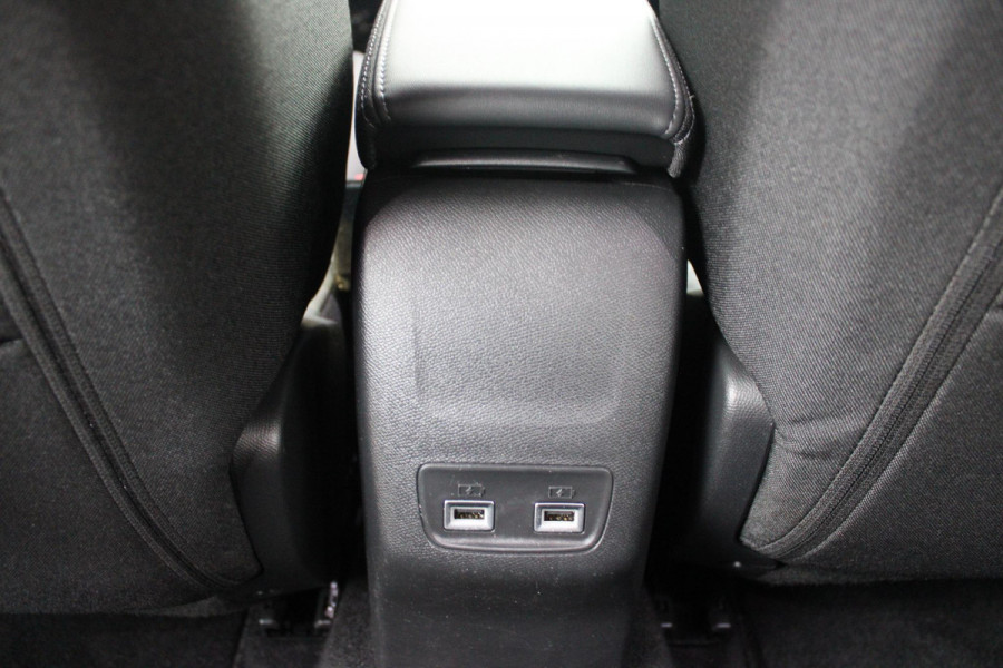 Peugeot 2008 1.2 100PK ALLURE PACK | NAVIGATIE | ACHTERUITRIJ CAMERA | APPLE CARPLAY/ANDROID AUTO | LICHTMETALEN VELGEN 17" | CRUISE CONTROL | LED KOPLAMPEN | DAB+ RADIO | CLIMATE CONTROL |