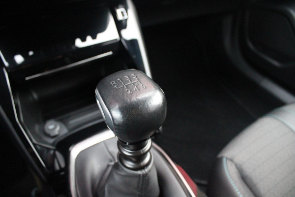 Peugeot 2008 1.2 100PK ALLURE PACK | NAVIGATIE | ACHTERUITRIJ CAMERA | APPLE CARPLAY/ANDROID AUTO | LICHTMETALEN VELGEN 17" | CRUISE CONTROL | LED KOPLAMPEN | DAB+ RADIO | CLIMATE CONTROL |