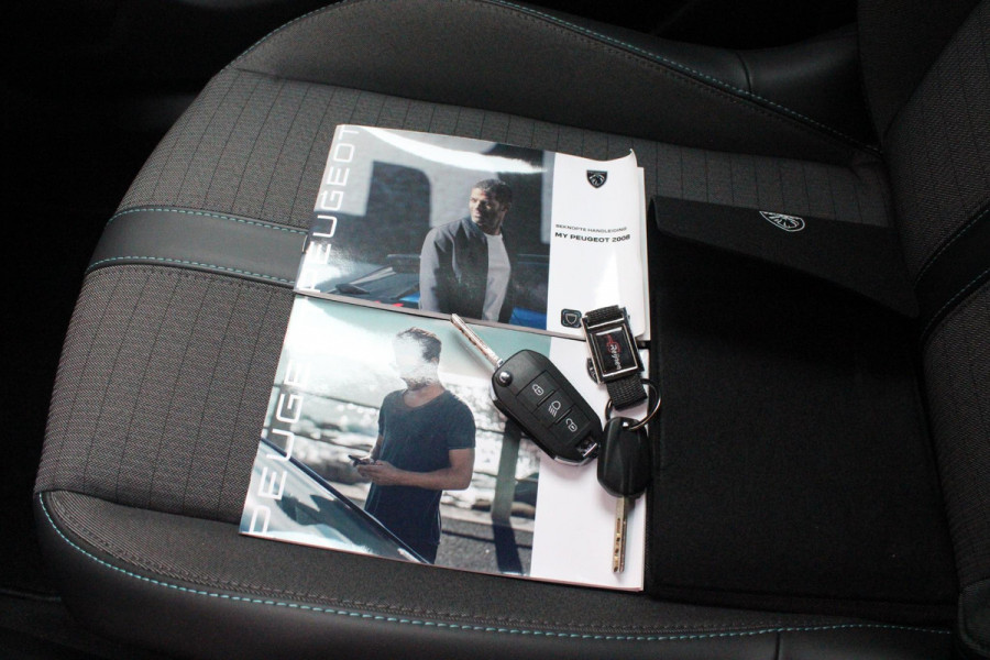 Peugeot 2008 1.2 100PK ALLURE PACK | NAVIGATIE | ACHTERUITRIJ CAMERA | APPLE CARPLAY/ANDROID AUTO | LICHTMETALEN VELGEN 17" | CRUISE CONTROL | LED KOPLAMPEN | DAB+ RADIO | CLIMATE CONTROL |