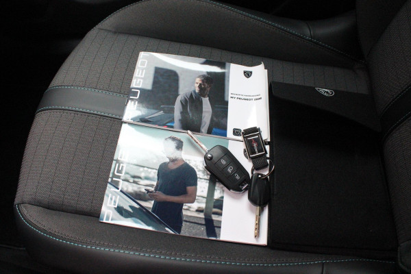 Peugeot 2008 1.2 100PK ALLURE PACK | NAVIGATIE | ACHTERUITRIJ CAMERA | APPLE CARPLAY/ANDROID AUTO | LICHTMETALEN VELGEN 17" | CRUISE CONTROL | LED KOPLAMPEN | DAB+ RADIO | CLIMATE CONTROL |