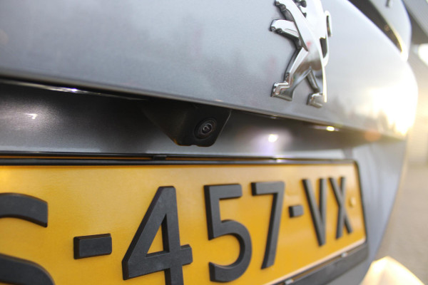 Peugeot 2008 1.2 100PK ALLURE PACK | NAVIGATIE | ACHTERUITRIJ CAMERA | APPLE CARPLAY/ANDROID AUTO | LICHTMETALEN VELGEN 17" | CRUISE CONTROL | LED KOPLAMPEN | DAB+ RADIO | CLIMATE CONTROL |