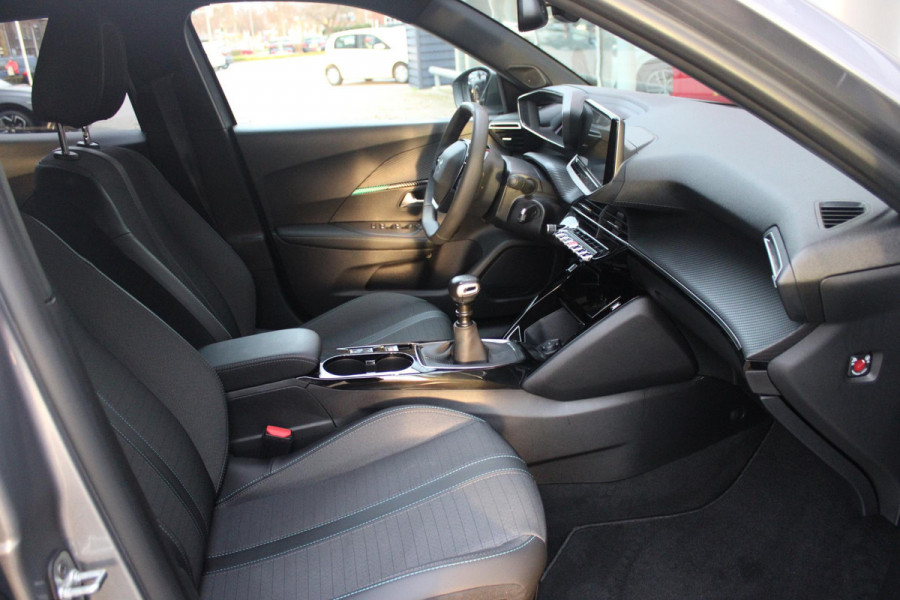 Peugeot 2008 1.2 100PK ALLURE PACK | NAVIGATIE | ACHTERUITRIJ CAMERA | APPLE CARPLAY/ANDROID AUTO | LICHTMETALEN VELGEN 17" | CRUISE CONTROL | LED KOPLAMPEN | DAB+ RADIO | CLIMATE CONTROL |