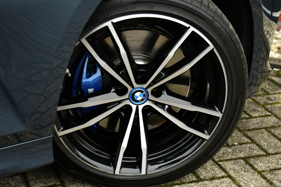 BMW 3 Serie Touring 330e M-Sport LCI-2 Pano Trekh ACC H/K 360 HUD 19inch