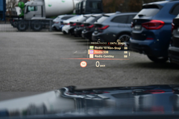 BMW 3 Serie Touring 330e M-Sport LCI-2 Pano Trekh ACC H/K 360 HUD 19inch