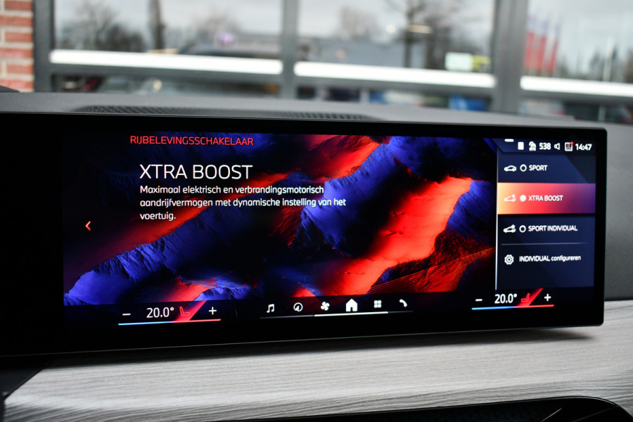 BMW 3 Serie Touring 330e M-Sport LCI-2 Pano Trekh ACC H/K 360 HUD 19inch