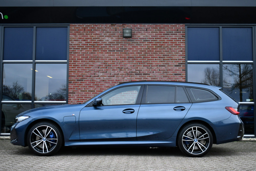 BMW 3 Serie Touring 330e M-Sport LCI-2 Pano Trekh ACC H/K 360 HUD 19inch