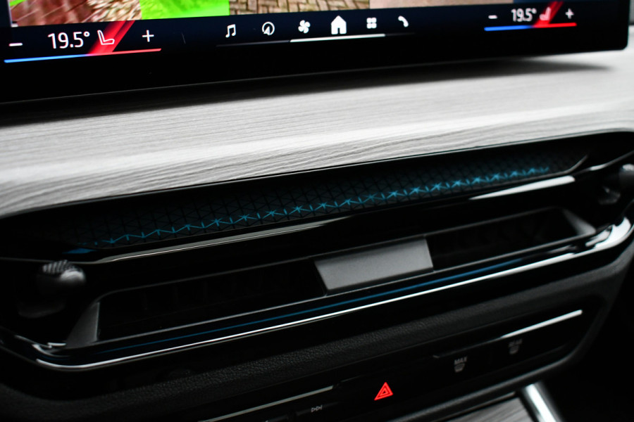 BMW 3 Serie Touring 330e M-Sport LCI-2 Pano Trekh ACC H/K 360 HUD 19inch