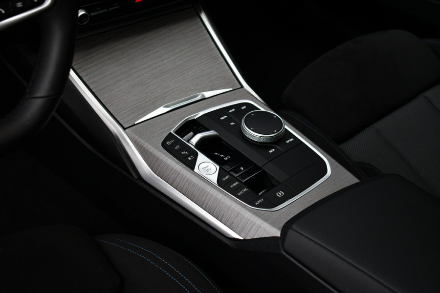 BMW 3 Serie Touring 330e M-Sport LCI-2 Pano Trekh ACC H/K 360 HUD 19inch