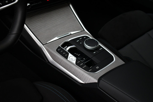 BMW 3 Serie Touring 330e M-Sport LCI-2 Pano Trekh ACC H/K 360 HUD 19inch