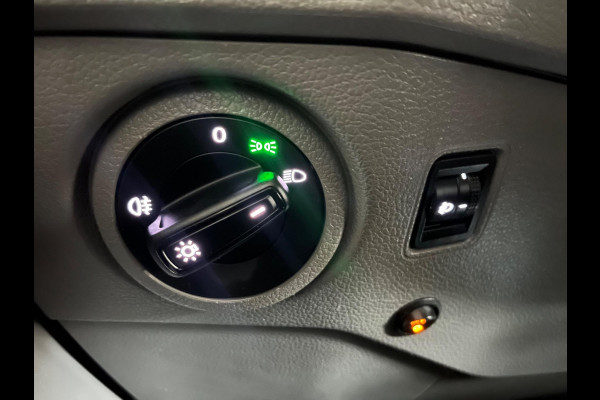 Volkswagen Crafter LAADKLEP L3H3 AUTOMAAT DSG 35 2.0 TDI 140PK 3Persoons, Airco, CruiseControl, Groot Scherm, RIJKLAARPRIJS!