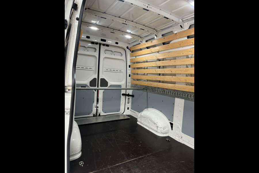 Volkswagen Crafter LAADKLEP L3H3 AUTOMAAT DSG 35 2.0 TDI 140PK 3Persoons, Airco, CruiseControl, Groot Scherm, RIJKLAARPRIJS!