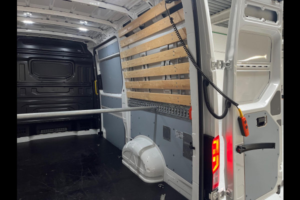 Volkswagen Crafter LAADKLEP L3H3 AUTOMAAT DSG 35 2.0 TDI 140PK 3Persoons, Airco, CruiseControl, Groot Scherm, RIJKLAARPRIJS!