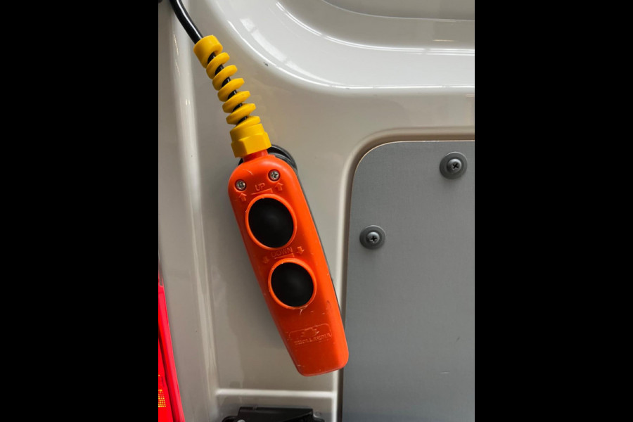 Volkswagen Crafter LAADKLEP L3H3 AUTOMAAT DSG 35 2.0 TDI 140PK 3Persoons, Airco, CruiseControl, Groot Scherm, RIJKLAARPRIJS!