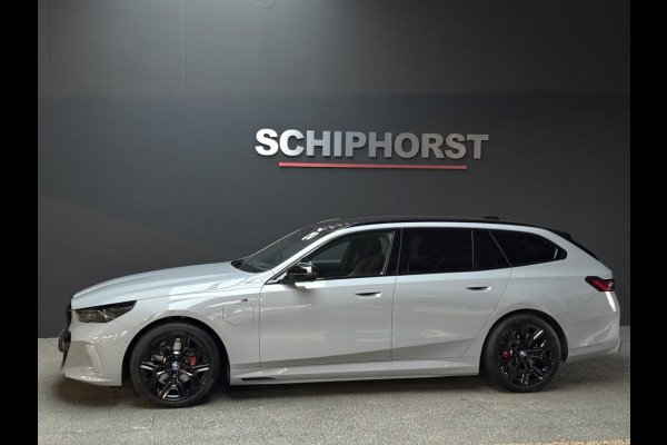 BMW 5 Serie 530e x-Drive M-Sport Pro-20 inch trekhaak panorama head-up key-less