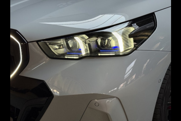 BMW 5 Serie 530e x-Drive M-Sport Pro-20 inch trekhaak panorama head-up key-less