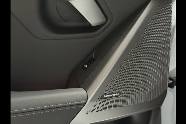 BMW 5 Serie 530e x-Drive M-Sport Pro-20 inch trekhaak panorama head-up key-less