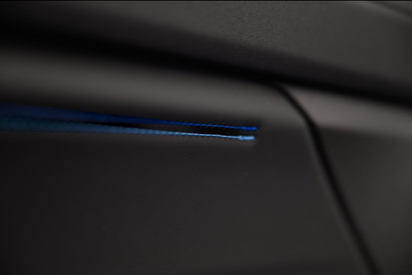 Lynk & Co 01 1.5 261PK Plug-in Hybrid* Black pakket* Zwarte Hemel* 360° Camera Pano/dak Apple/Carplay Adaptive/Cruise