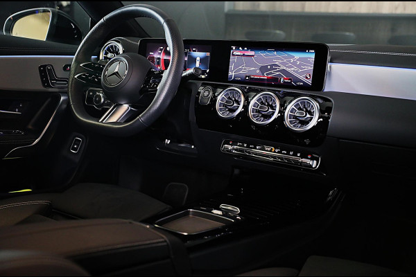 Mercedes-Benz CLA-Klasse Shooting Brake 250 e AMG Line / ACC / Memory / Head Up / Elek Stoelen / 360 Camera / Lane Assist / 19 Inc