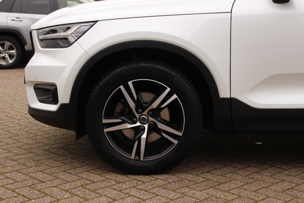 Volvo XC40 2.0 T4 R-Design / Trekhaak / Panoramadak / Camera / Harman Kardon / Leder&Alcantara / 19'' / Bliss / CarPlay / Stoelverwarming / DAB / ACC