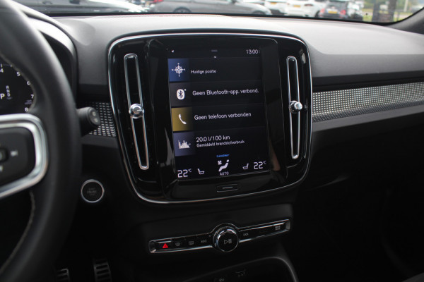 Volvo XC40 2.0 T4 R-Design / Trekhaak / Panoramadak / Camera / Harman Kardon / Leder&Alcantara / 19'' / Bliss / CarPlay / Stoelverwarming / DAB / ACC