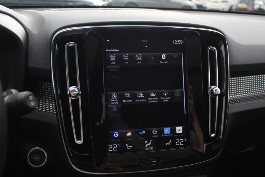 Volvo XC40 2.0 T4 R-Design / Trekhaak / Panoramadak / Camera / Harman Kardon / Leder&Alcantara / 19'' / Bliss / CarPlay / Stoelverwarming / DAB / ACC