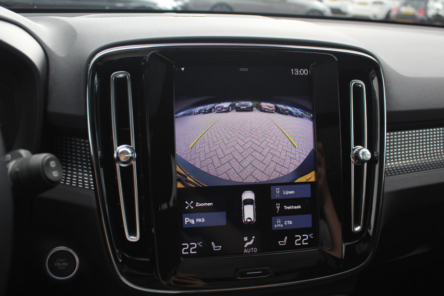 Volvo XC40 2.0 T4 R-Design / Trekhaak / Panoramadak / Camera / Harman Kardon / Leder&Alcantara / 19'' / Bliss / CarPlay / Stoelverwarming / DAB / ACC