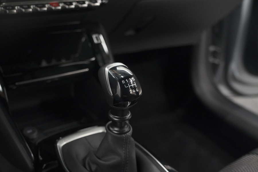 Peugeot 208 PureTech 100 GT Dark Edition | Camera | Navigatie | Apple Carplay | Parkeersensoren