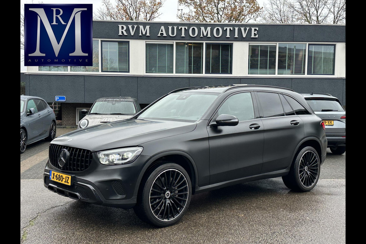 Mercedes-Benz GLC 300e 4MATIC Premium Plus VAN: €42.900,- VOOR: €39.877,- UW EINDEJAARSVOORDEEL: €3.023,- | PHEV PLUG-IN HYBRIDE | MEGA VETTE AUTO | PANORAMA DAK | 20INCH | CAMERA | ELEKTRISCHE KLEP | KEYLESS ENTRY + START | DODEHOEK | RIJKLAAR + 12 MND BOVAG GARANTIE!