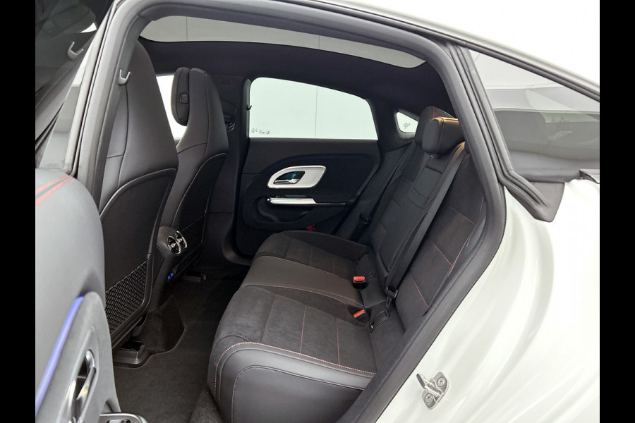 Mercedes-Benz CLA-Klasse 250+ Launch Edition 85 kWh | Trekhaak | Warmtepomp | 19 inch AMG-velgen | Multibeam LED | Panoramadak | Nightpakket | Memorypakket | Smartphone integratiepakket |