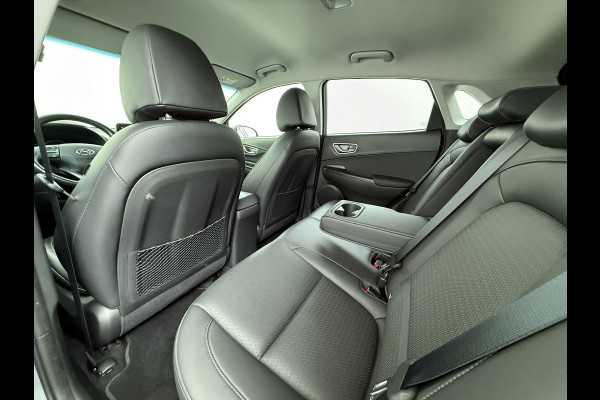 Hyundai Kona EV Premium 64kWh Leer SOH 100% Warmtepomp Krell®-Premium Audio Stoelverwarming+Koeling Camera Apple Carplay Android Auto Head-Up Stuurverwarming Elek.Stoelen Blind Spot Lane Assist VESS 1e Eigenaar Origineel Nederlandse Auto 45.000,-nieuw