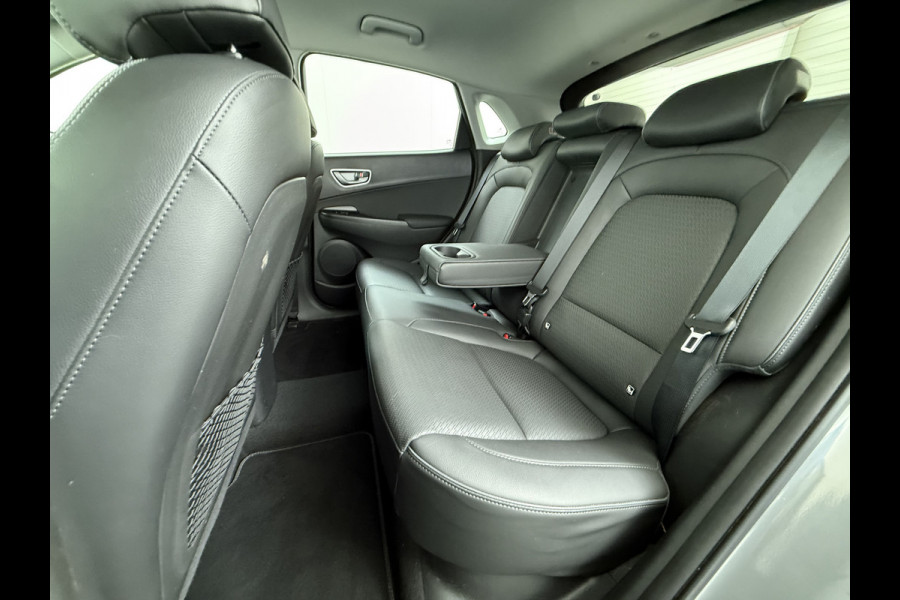 Hyundai Kona EV Premium 64kWh Leer SOH 100% Warmtepomp Krell®-Premium Audio Stoelverwarming+Koeling Camera Apple Carplay Android Auto Head-Up Stuurverwarming Elek.Stoelen Blind Spot Lane Assist VESS 1e Eigenaar Origineel Nederlandse Auto 45.000,-nieuw