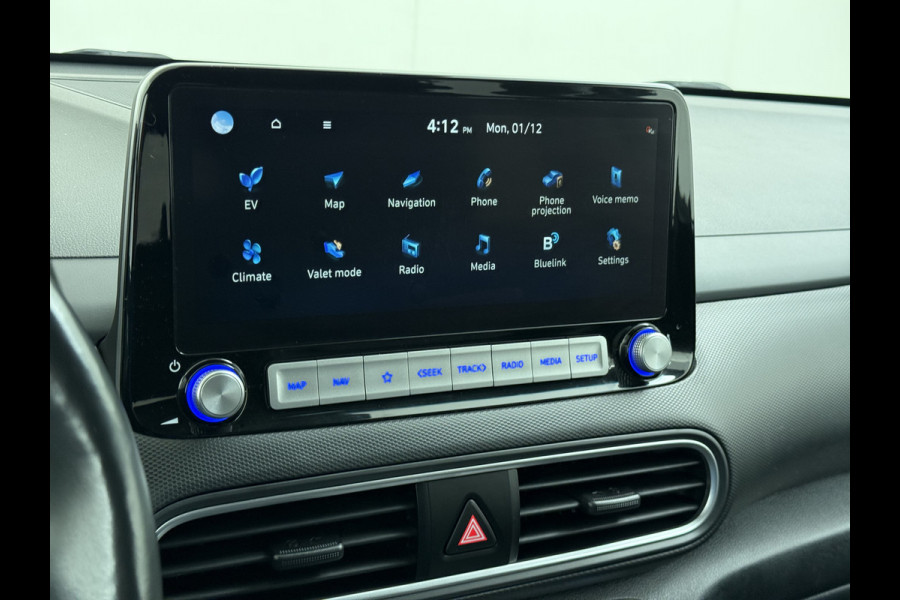 Hyundai Kona EV Premium 64kWh Leer SOH 100% Warmtepomp Krell®-Premium Audio Stoelverwarming+Koeling Camera Apple Carplay Android Auto Head-Up Stuurverwarming Elek.Stoelen Blind Spot Lane Assist VESS 1e Eigenaar Origineel Nederlandse Auto 45.000,-nieuw