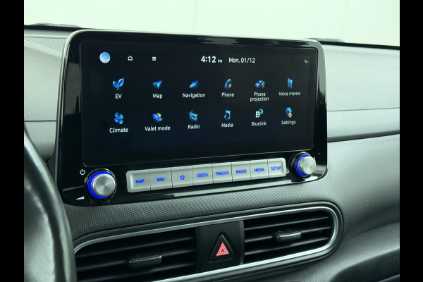 Hyundai Kona EV Premium 64kWh Leer SOH 100% Warmtepomp Krell®-Premium Audio Stoelverwarming+Koeling Camera Apple Carplay Android Auto Head-Up Stuurverwarming Elek.Stoelen Blind Spot Lane Assist VESS 1e Eigenaar Origineel Nederlandse Auto 45.000,-nieuw
