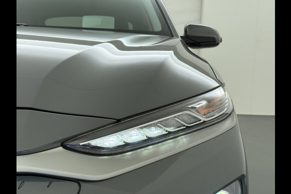 Hyundai Kona EV Premium 64kWh Leer SOH 100% Warmtepomp Krell®-Premium Audio Stoelverwarming+Koeling Camera Apple Carplay Android Auto Head-Up Stuurverwarming Elek.Stoelen Blind Spot Lane Assist VESS 1e Eigenaar Origineel Nederlandse Auto 45.000,-nieuw