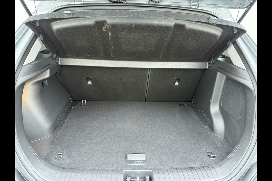 Hyundai Kona EV Premium 64kWh Leer SOH 100% Warmtepomp Krell®-Premium Audio Stoelverwarming+Koeling Camera Apple Carplay Android Auto Head-Up Stuurverwarming Elek.Stoelen Blind Spot Lane Assist VESS 1e Eigenaar Origineel Nederlandse Auto 45.000,-nieuw